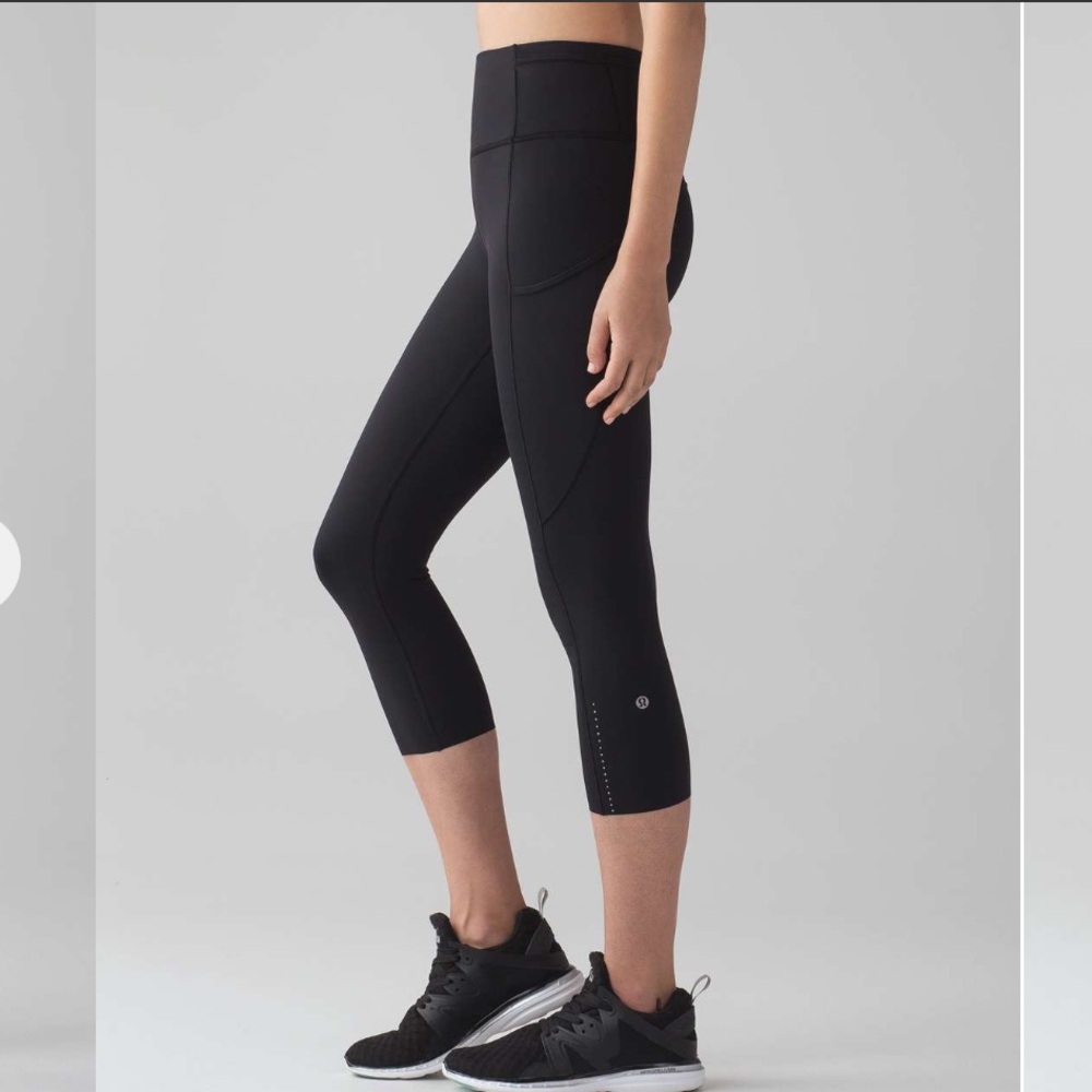 Lululemon Fast & Free Crop II *Nulux 19"
Black